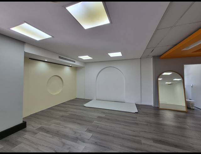108M² OFFICE TO LET IN HYDE PARK
